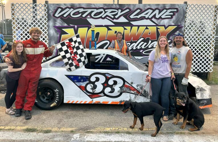 Reed races to Super Stocks victory at Norway; Pontbriand extends his Late Model points lead